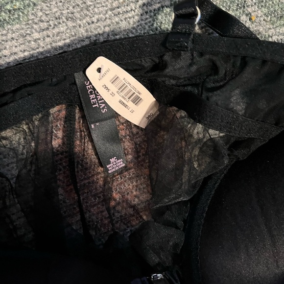 SOLD 🖤 - Picture 2 of 2